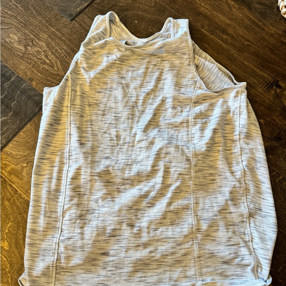 Lululemon workout tank size 4